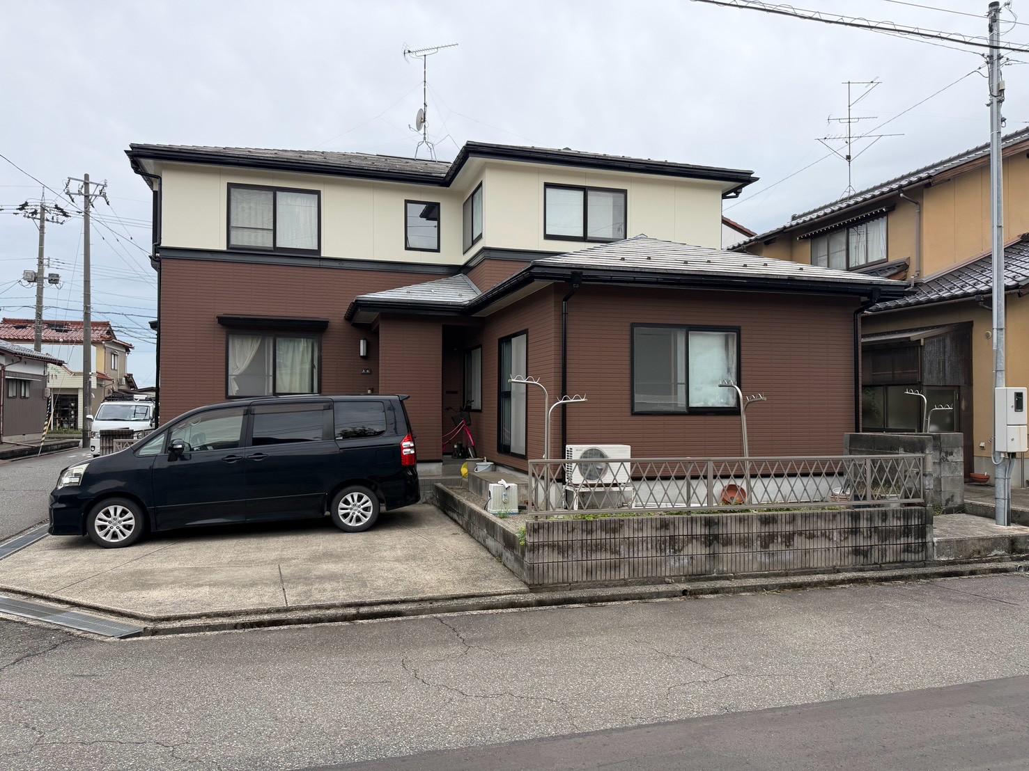 【加賀市】外壁塗装｜築20年の色あせ・コケを改善し外壁を保護